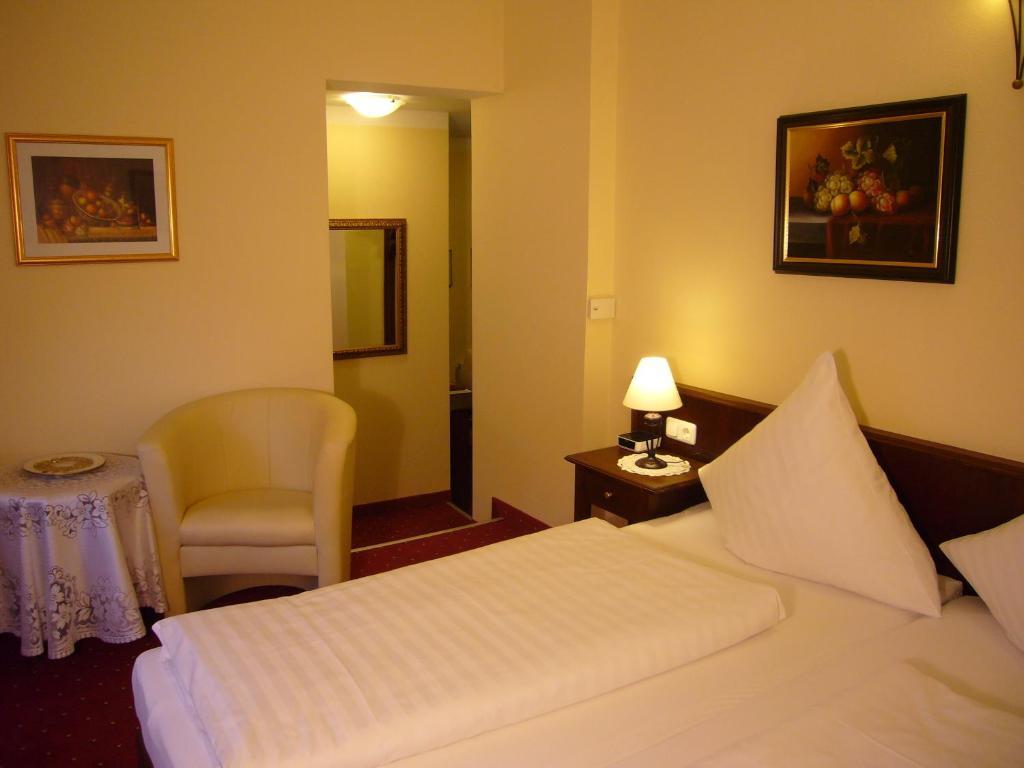 Klassik Hotel Am Tor Weiden in der Oberpfalz Szoba fotó