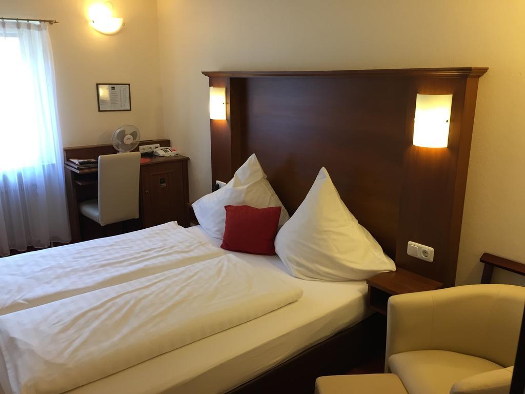 Klassik Hotel Am Tor Weiden in der Oberpfalz Szoba fotó